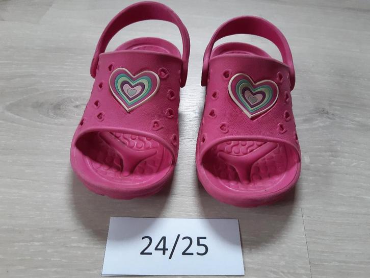 Pantoffels voor meisje of jongen, maat 22 tem 30, Kinderen en Baby's, Kinderkleding | Schoenen en Sokken, Gebruikt, Jongen of Meisje