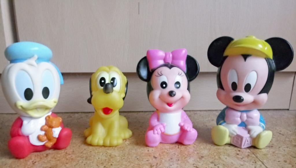 4 disney figuren, Verzamelen, Ophalen, Donald Duck, Zo goed als nieuw, Beeldje of Figuurtje