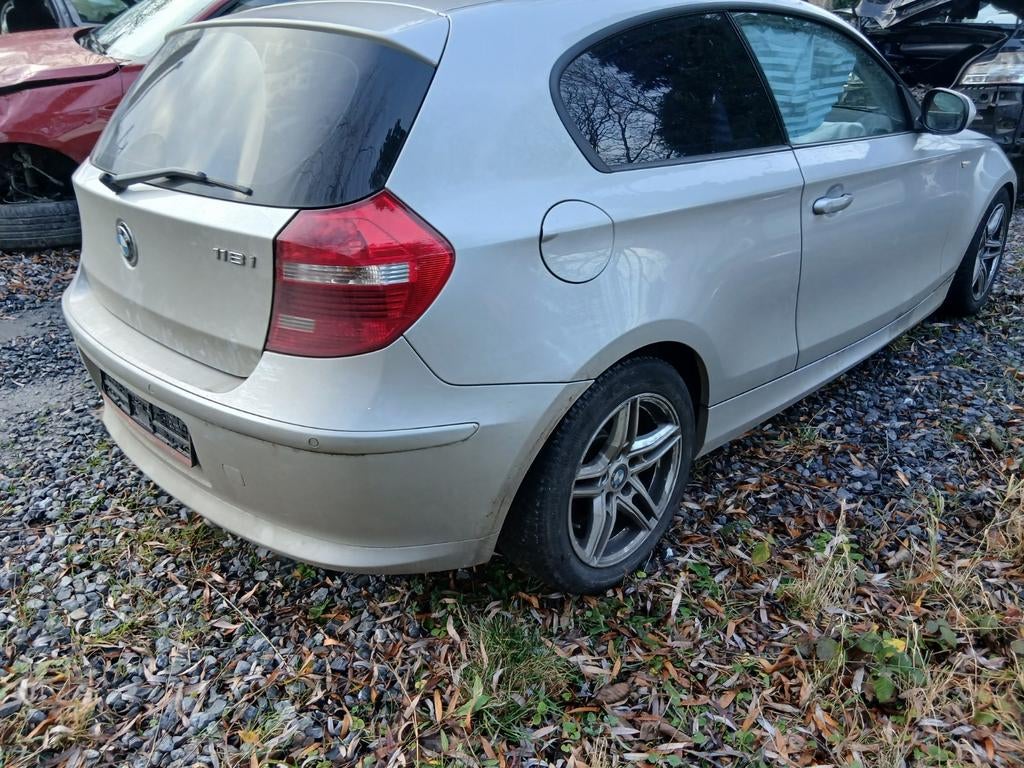 Bmw série e81 e82 e87 e88 en pièce détachée plusieur couleur, BMW