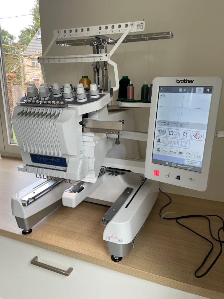 Brother PR1055X professionele borduurmachine, Hobby & Loisirs créatifs, Broderie & Machines à broder, Comme neuf, Machine à broder
