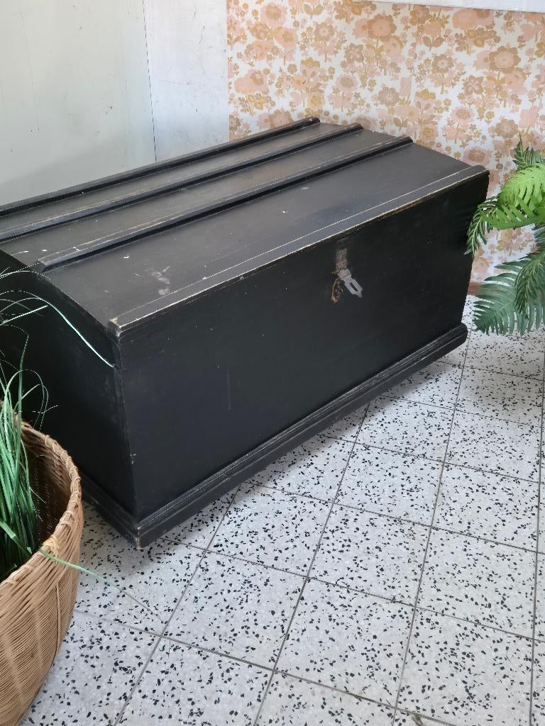 Oude Dekenkist met bol deksel, Huis en Inrichting, Woonaccessoires | Kisten, Gebruikt, 50 tot 75 cm, 50 tot 75 cm, 100 tot 150 cm