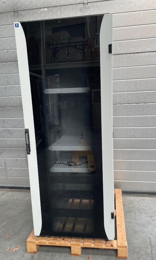 Armoire serveur Gigamedia 19", Enlèvement, Utilisé, Verre, Tôle d'acier