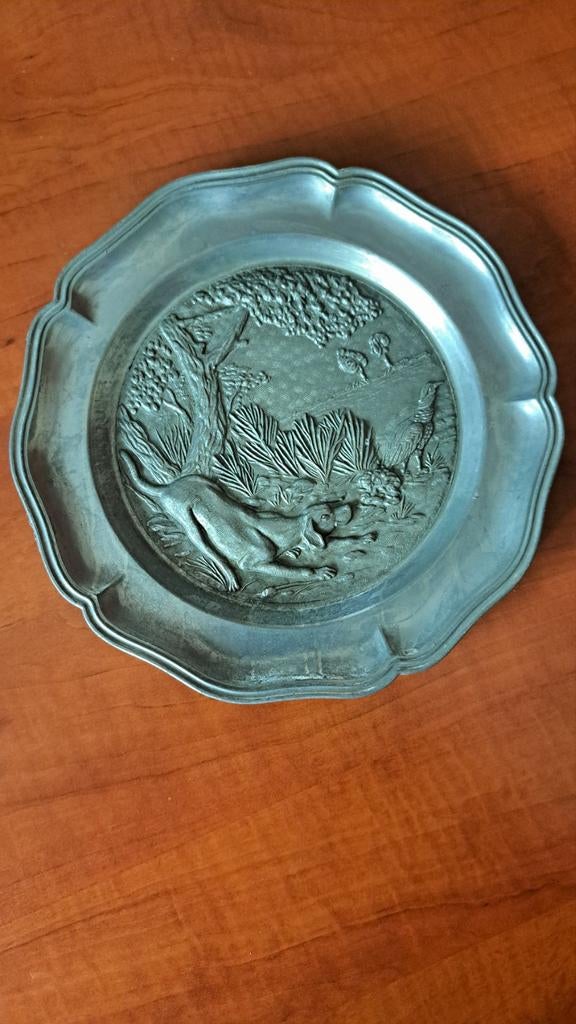 2 assiettes en fer blanc, Antiquités & Art, Enlèvement ou Envoi