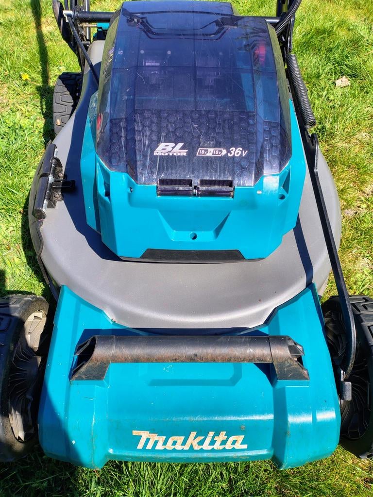 Makita DLM532 met 2x 6.0 Ah, Ophalen