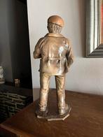 Beeld van een oude  man, bruine kleur, Ophalen