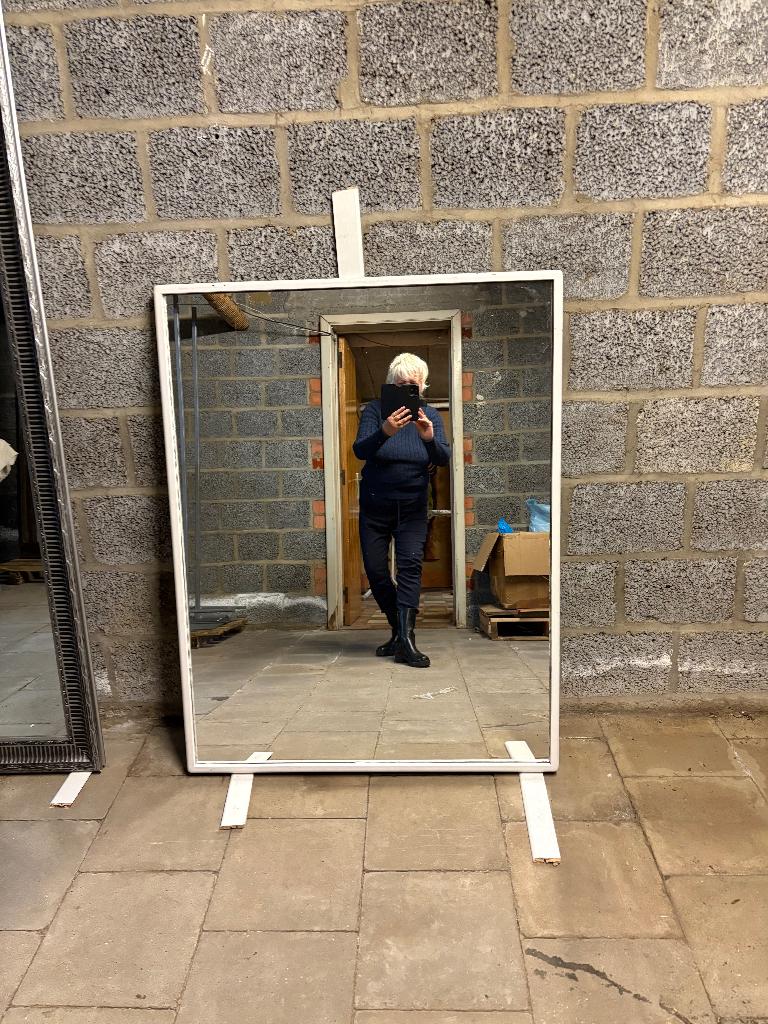 Grand miroir blanc/en bois, Comme neuf, Enlèvement, 100 à 150 cm, Rectangulaire