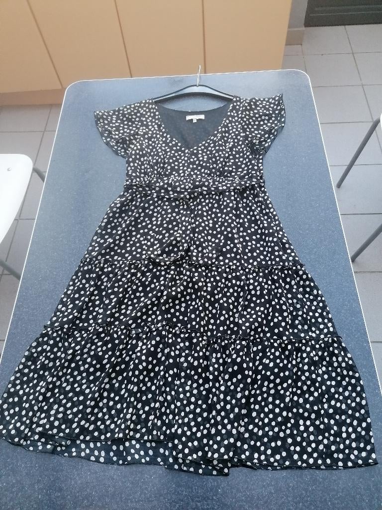 Jurk Caméléon 38 zwart, witte stippen, dots, A lijn, Vêtements | Femmes, Robes, Enlèvement ou Envoi, Porté, Taille 38/40 (M), Noir