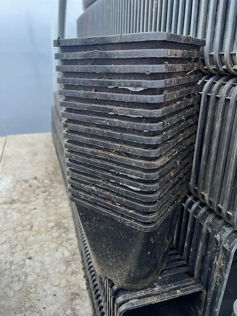 vierkante kweekpotten 14 x 14 cm harde plastiek, Tuin en Terras, Kunststof, Verzenden, Vierkant, Zo goed als nieuw