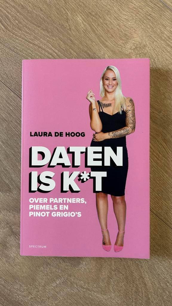 Laura de Hoog - Daten is k*t, Livres, Mode, Comme neuf, Autres sujets/thèmes, Enlèvement ou Envoi