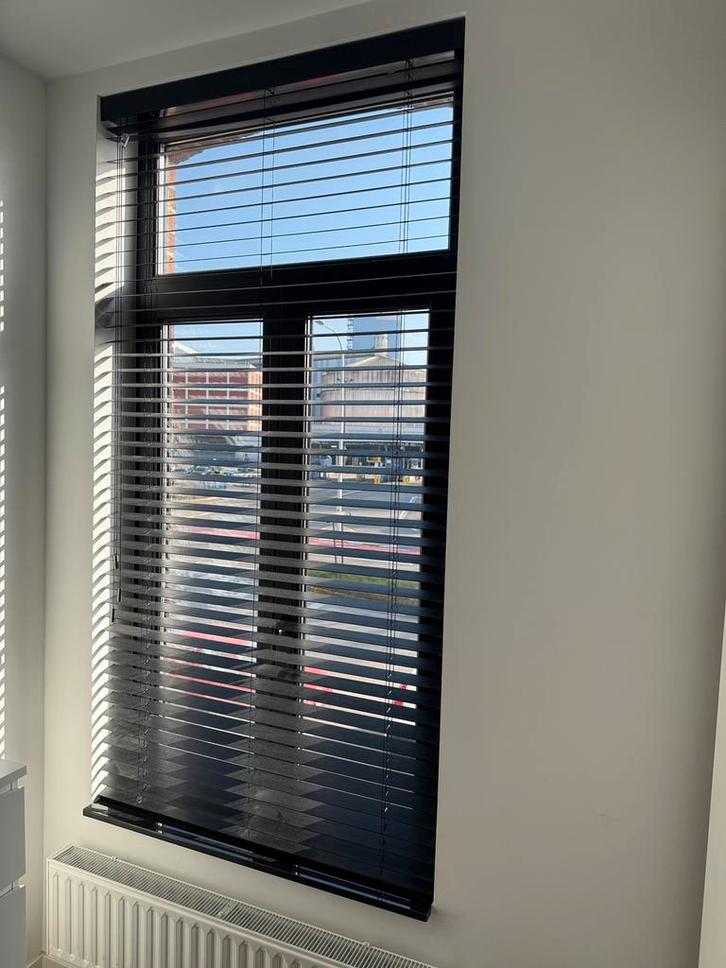 Jaloezien te koop, Huis en Inrichting, Stoffering | Gordijnen en Lamellen, Zo goed als nieuw, Zwart, Ophalen