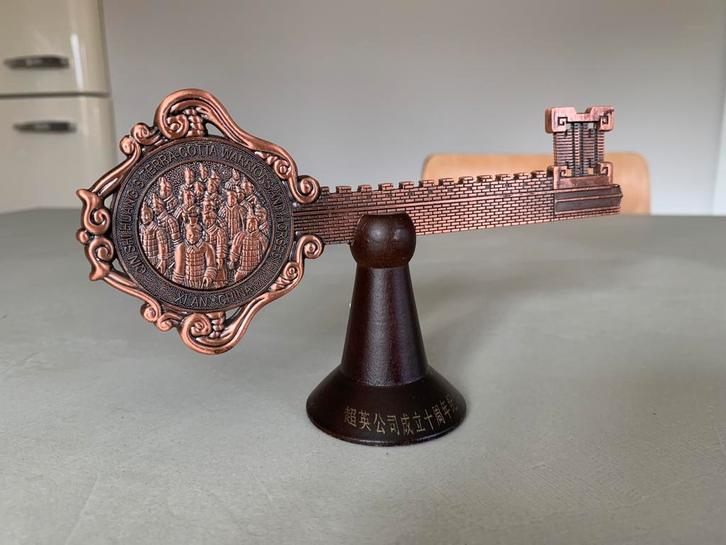 Clé souvenir : guerriers et chevaux en terre cuite, Collections, Statues & Figurines, Enlèvement ou Envoi