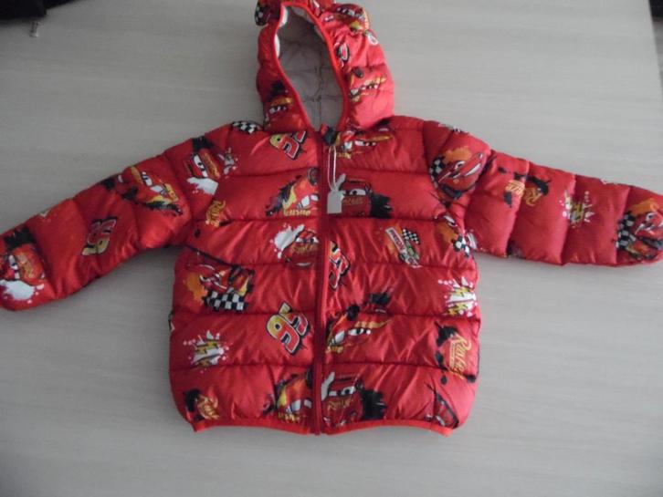 NIEUWE DISNEY CARS-JAS, Kinderen en Baby's, Kinderkleding | Maat 110, Nieuw, Jongen, Jas, Ophalen of Verzenden