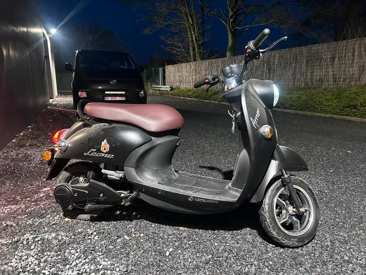 Elektrische scooter Leone Arrow, Vélos & Vélomoteurs, Vélomoteurs & Scooters bridés, Comme neuf, Électrique, Enlèvement