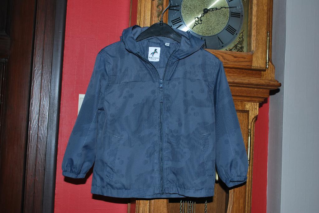 Veste Blouson Coupe-vent"Palomino de C&A" gris foncé T98cm, Enfants & Bébés, Vêtements enfant | Taille 98, Comme neuf, Garçon