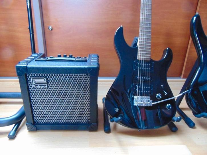 Gitaar Yamaha ERG121C , Nieuw + Versterker roland cube 15 ., Musique & Instruments, Musiques & Instruments Autre, Neuf, Enlèvement
