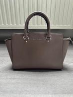 Handtas Michael Kors grijs/taupe, Handtassen en Accessoires, Tassen | Damestassen, Ophalen, Zo goed als nieuw, Grijs, Handtas
