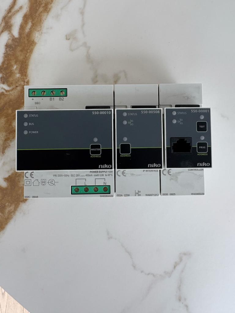 Niko Home Control I voeding controller en toebehoren, Doe-het-zelf en Bouw, Elektriciteit en Kabels, Ophalen of Verzenden, Zo goed als nieuw