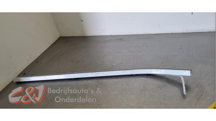Rail porte coulissante droite d'un Fiat Talento, Autos : Pièces & Accessoires, Carrosserie & Tôlerie, Fiat, Utilisé, 3 mois de garantie