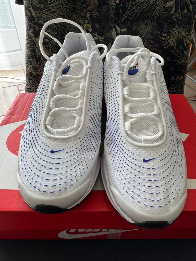 Nike Air Max DN – Wit / Racer Blue – Nieuw, Sport en Fitness, Ophalen of Verzenden, Nieuw, Nike