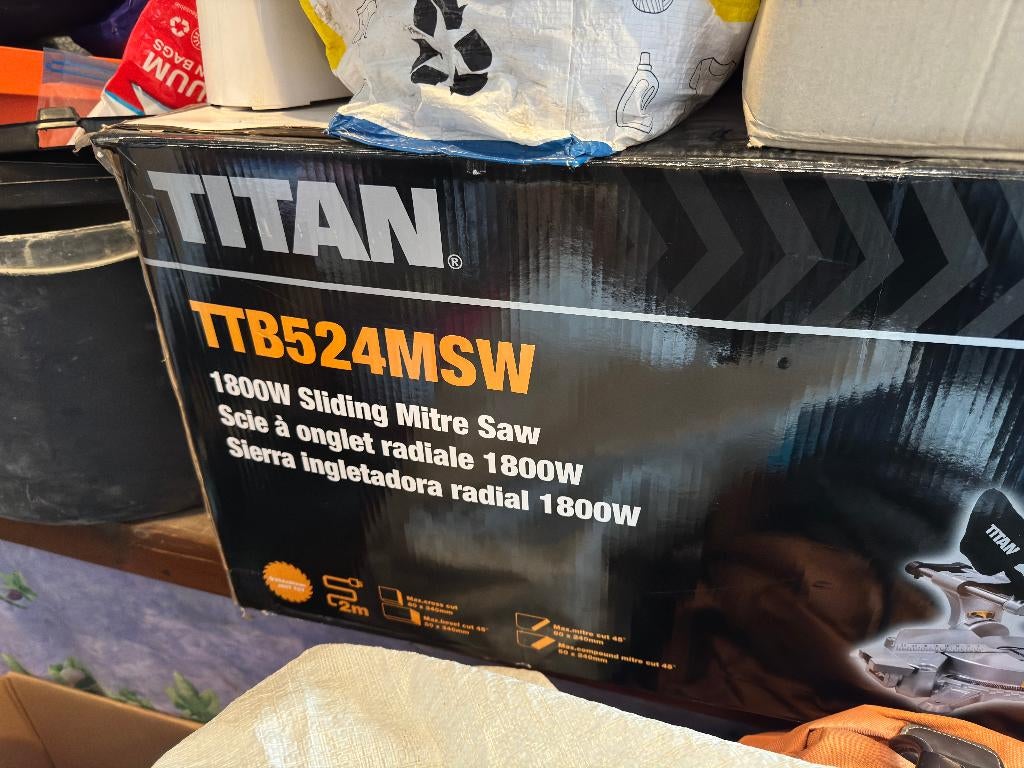 Scie à onglet TITAN 1800W + support mobile – prêt à l’emploi, Doe-het-zelf en Bouw, Gereedschap | Zaagmachines, Gebruikt, Afkortzaag