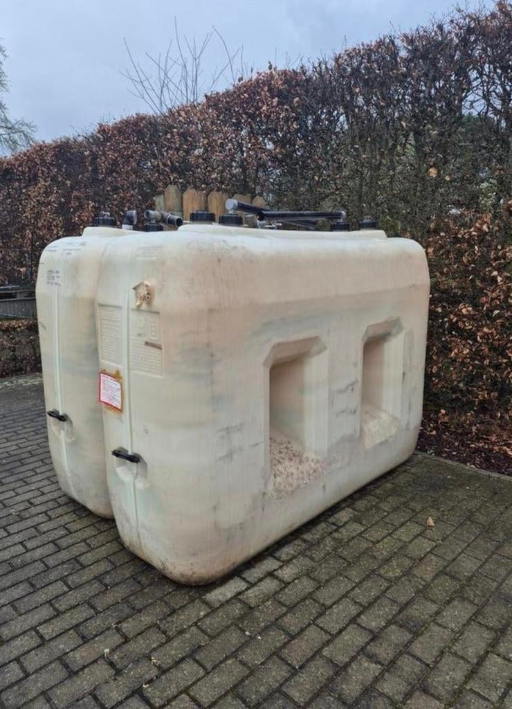 Stookolietank 2x 2000 liter goede staat, Doe-het-zelf en Bouw, Verwarming en Radiatoren, Ophalen