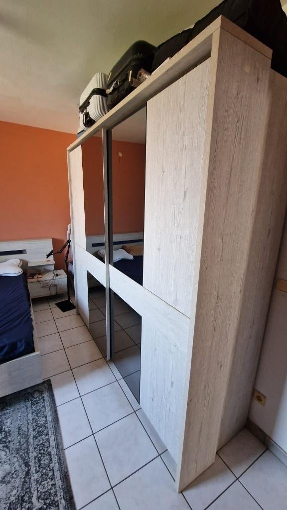 Grande armoire 2 portes avec miroirs, Maison & Meubles, Armoires | Armoires à porte coulissante & Armoires à archives, 200 cm ou plus