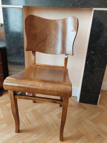 5 antieke stoelen beschikbaar voor biedingen