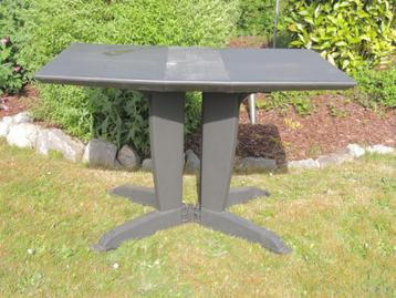 Table de jardin repliable beschikbaar voor biedingen