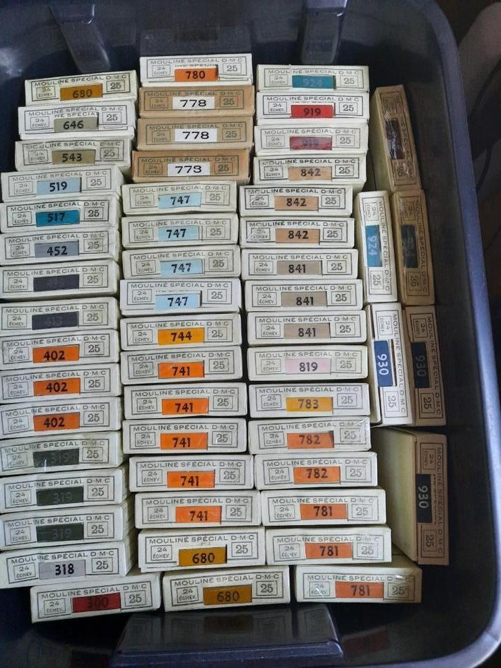 Borduurgarens DMC - Zwarte labels, Hobby en Vrije tijd, Borduren en Borduurmachines, Nieuw, Borduurgaren of Zijde, Handborduren