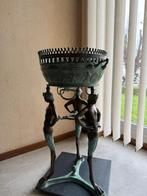Groot bronzen decoratief beeld / plantenbak op statief, Antiek en Kunst, Ophalen, Brons