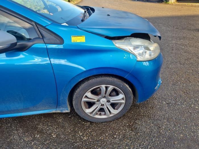 Aile avant droite d'un Peugeot 208 (KGW), Autos : Pièces & Accessoires, Carrosserie & Tôlerie, Peugeot, Utilisé, 3 mois de garantie