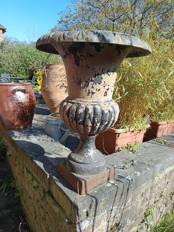 VASE MEDICIS DE JARDIN EN FONTE 19IEME, Enlèvement