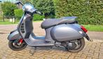 Vespa 300 GTS  supersport, Fietsen en Brommers, Ophalen, Zo goed als nieuw