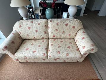 Comfortabele zetel in klassieke bloemenstof – 220 cm breed beschikbaar voor biedingen