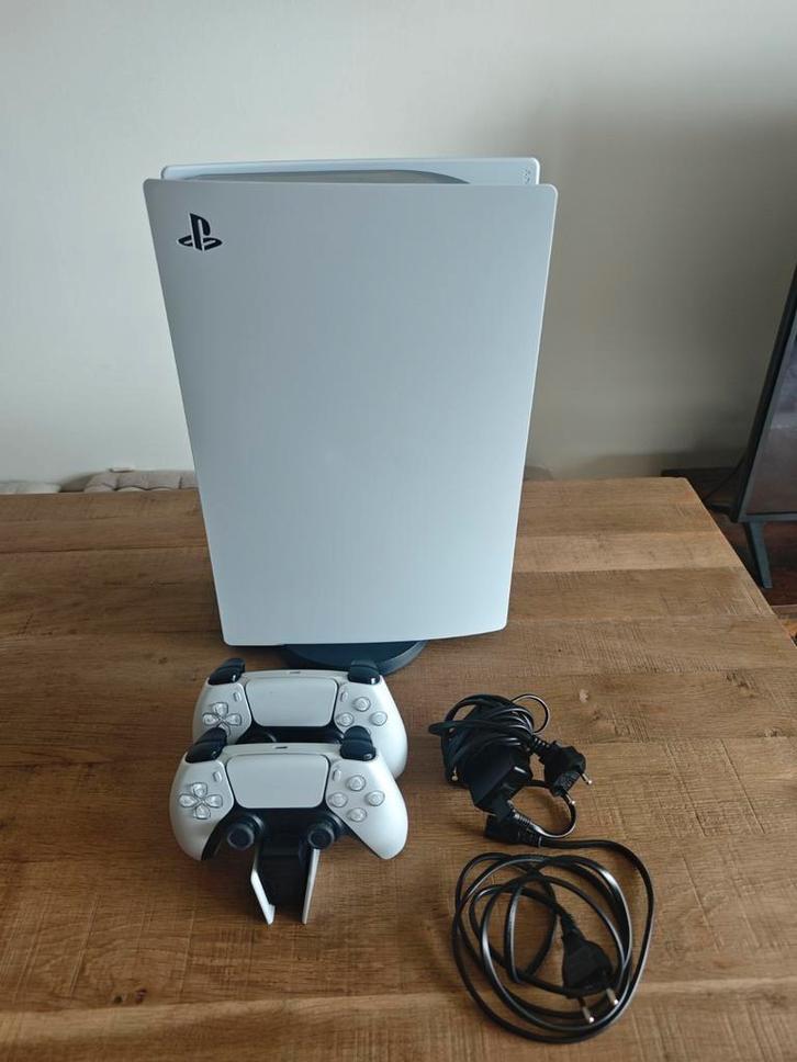PlayStation 5 digital edition + 2 controllers en ladingsdock, Games en Spelcomputers, Spelcomputers | Sony PlayStation 5, Playstation 5