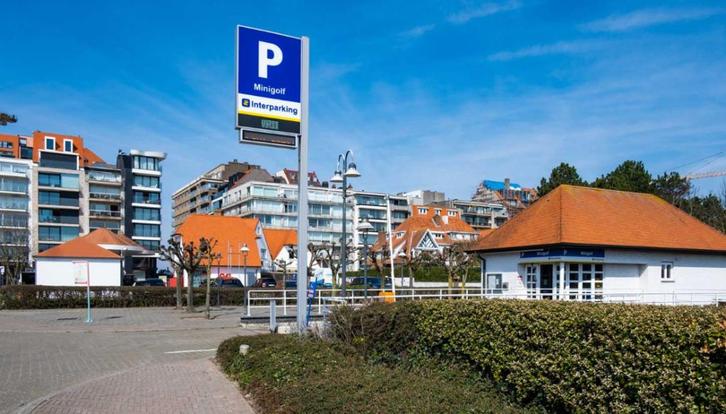 Goed gelegen garagebox minigolf Knokke TE KOOP, Immo, Garages en Parkeerplaatsen, Provincie West-Vlaanderen
