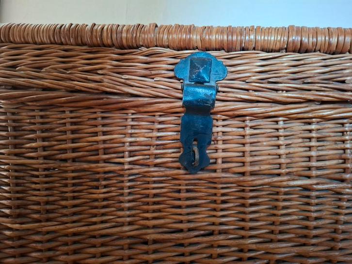 Authentieke rieten en lederen koffers – vintage charme!, Huis en Inrichting, Woonaccessoires | Schalen en Manden, Ophalen