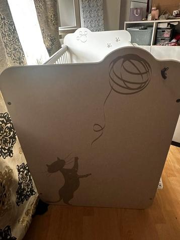  Leuk babybedje met kattenprint te koop!  beschikbaar voor biedingen