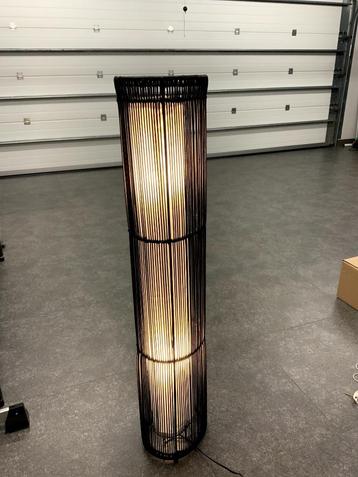 Vloerlamp met 2 fittingen beschikbaar voor biedingen
