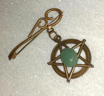 broche wicca brons met pentagram en groene aventurijn