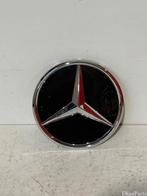 Mercedes A-klasse W177 CLA W118 embleem logo A0008880400, Gebruikt, Voor