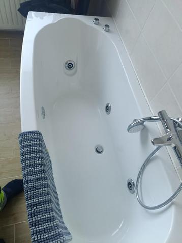 Whirlpool/massagebad/ligbad/bad/jacuzzi, Doe-het-zelf en Bouw, Sanitair, Ophalen, Gebruikt, Bad