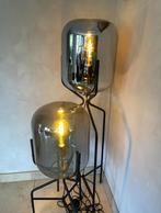 Twee vloerlampen met rookglas, Enlèvement, Utilisé