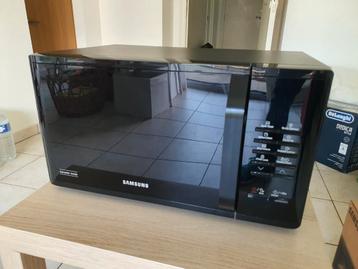 SAMSUNG 23 liter 800W magnetron in perfecte staat