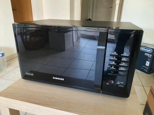 Micro-ondes SAMSUNG 23 litres 800W en parfait état, Electroménager, Micro-ondes, Comme neuf, Enlèvement