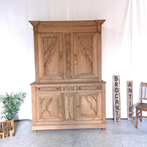 Zware antieke Franse wandkast in geloogde eik H 218 B 151, Huis en Inrichting, Kasten | Wandmeubels, Gebruikt, 200 cm of meer