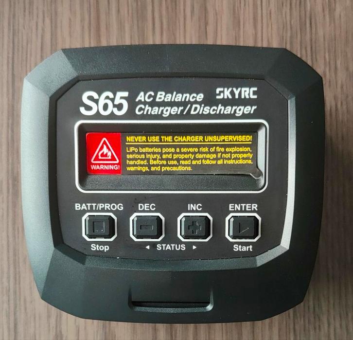 Dit is de SkyRC S65 AC Balance Charger/Discharger, Fietsen en Brommers, Fietsaccessoires | Fietscomputers, Nieuw, Ophalen