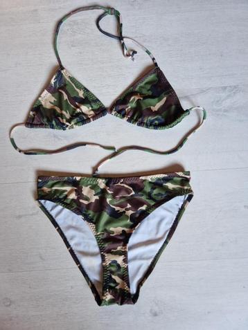 bikini in camouflagekleuren - medium beschikbaar voor biedingen