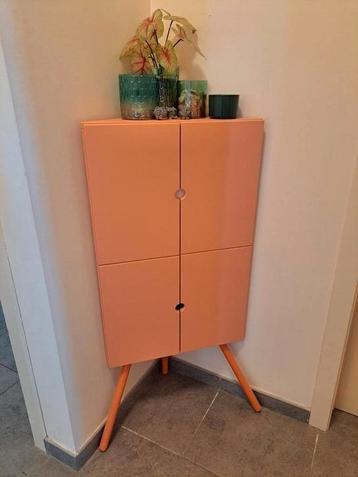 Hoekkastje Ikea  beschikbaar voor biedingen