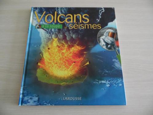 VOLCANS ET SÉISMES À LA LOUPE       LAROUSSE, Livres, Livres pour enfants | Jeunesse | 10 à 12 ans, Comme neuf, Non-fiction, Enlèvement ou Envoi